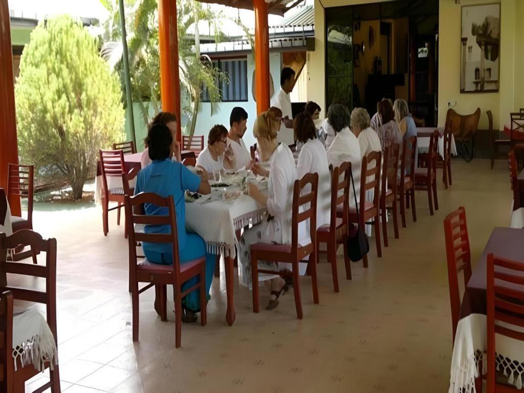 Saji-Sami Hotel Anuradhapura Exteriör bild