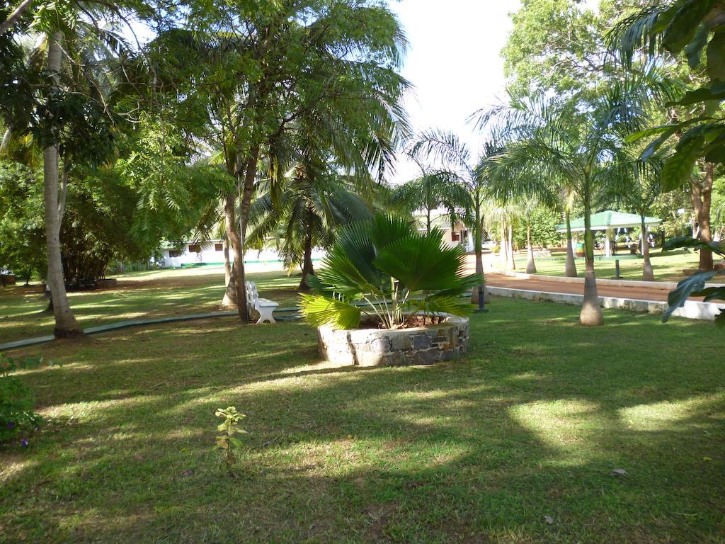 Saji-Sami Hotel Anuradhapura Exteriör bild