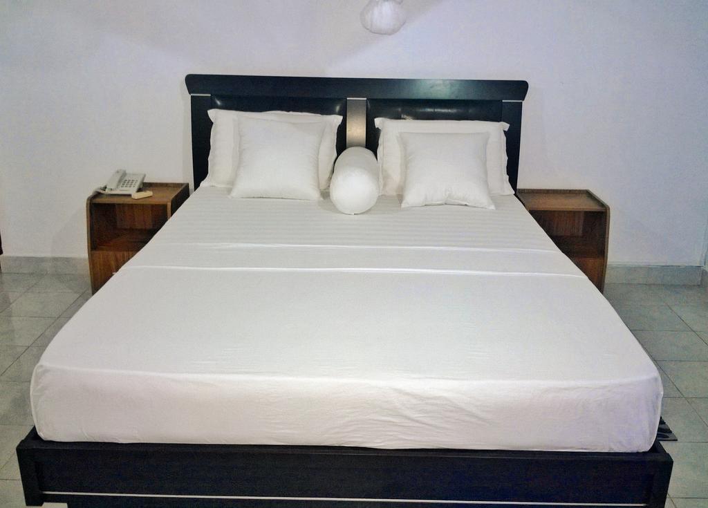 Saji-Sami Hotel Anuradhapura Exteriör bild