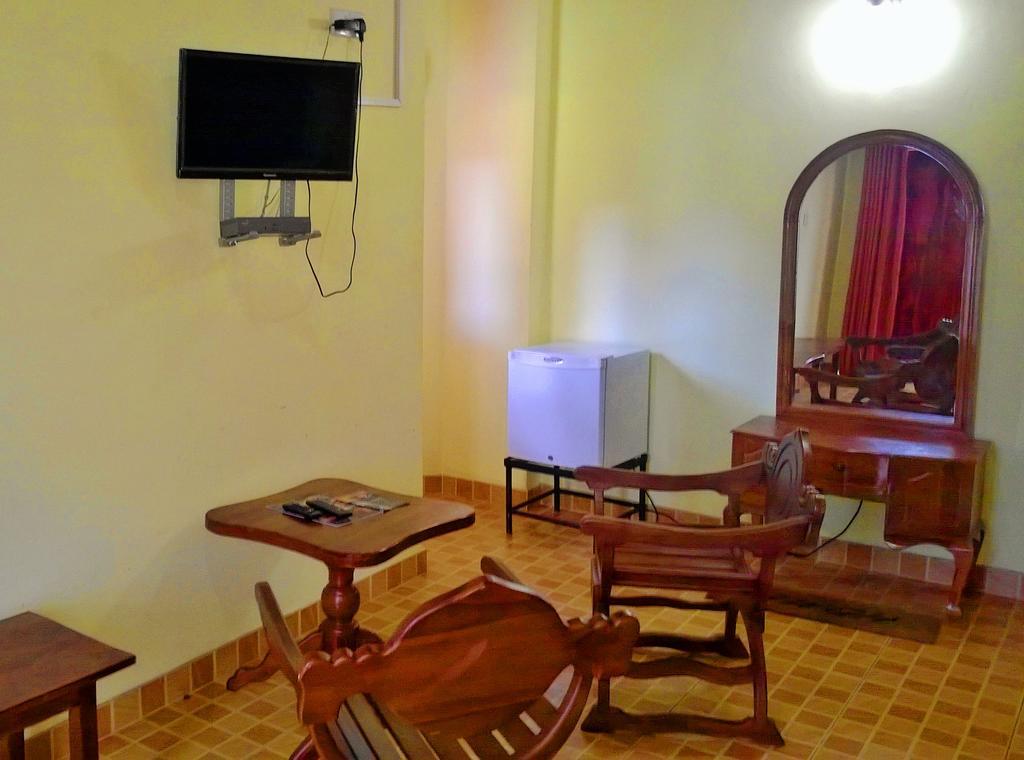 Saji-Sami Hotel Anuradhapura Exteriör bild