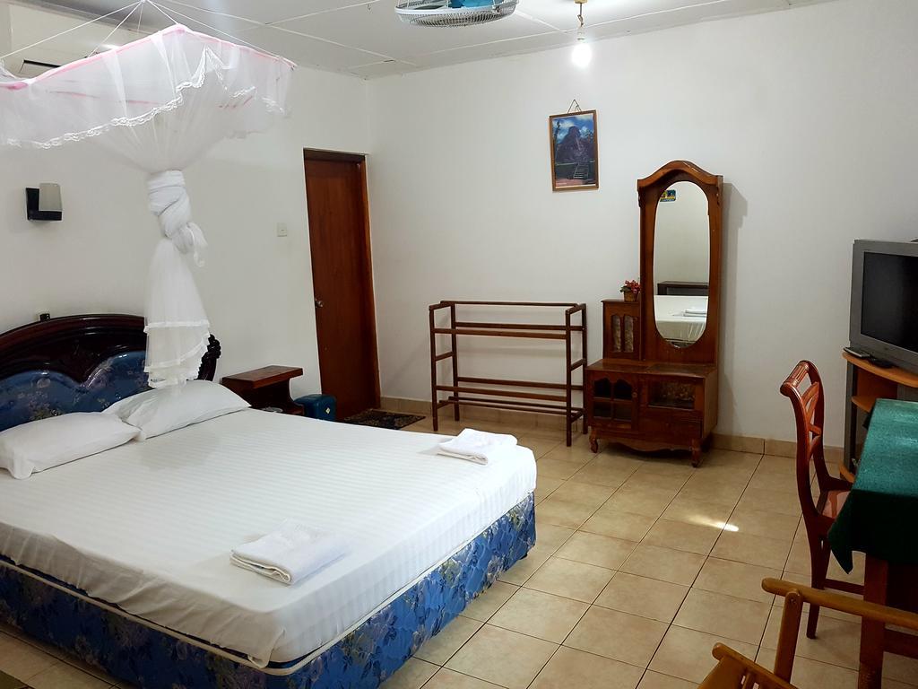 Saji-Sami Hotel Anuradhapura Exteriör bild