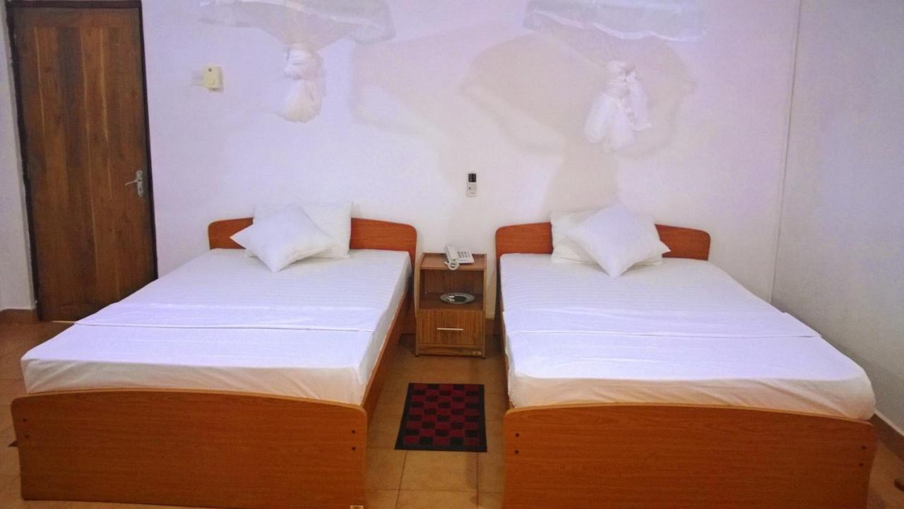 Saji-Sami Hotel Anuradhapura Exteriör bild