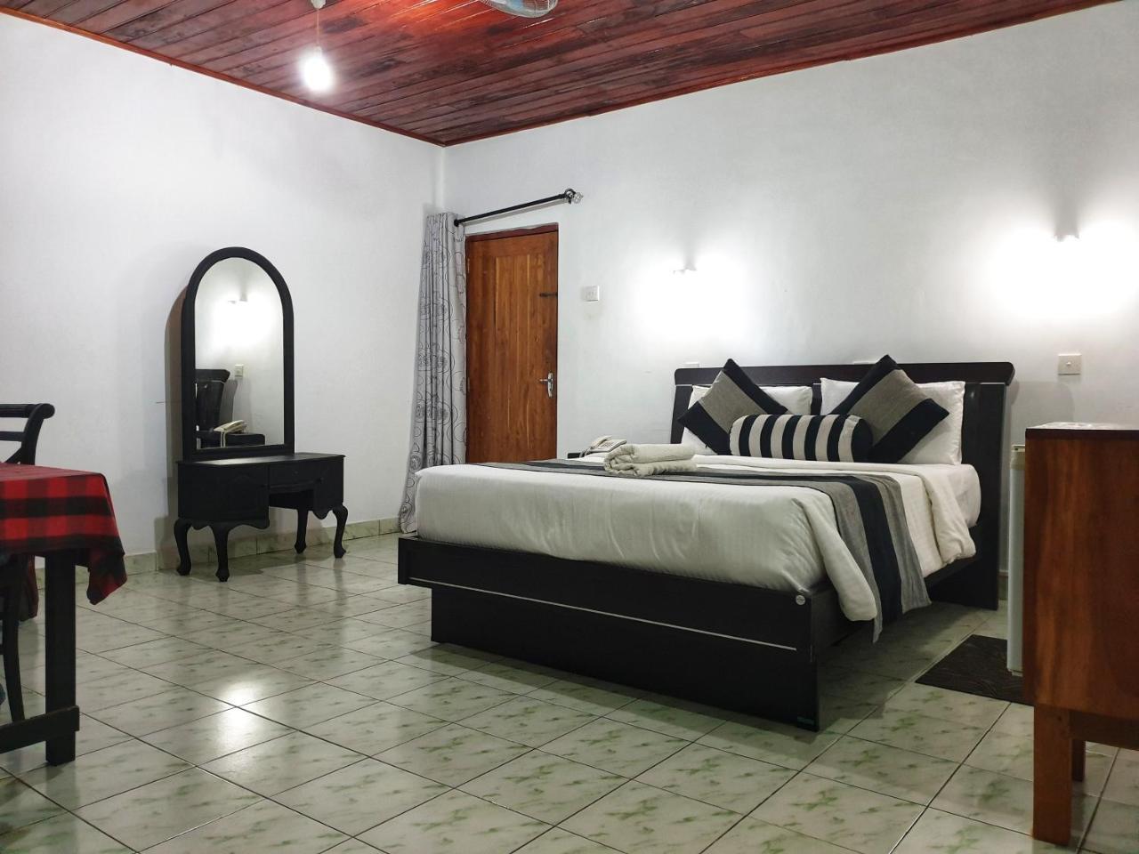 Saji-Sami Hotel Anuradhapura Exteriör bild