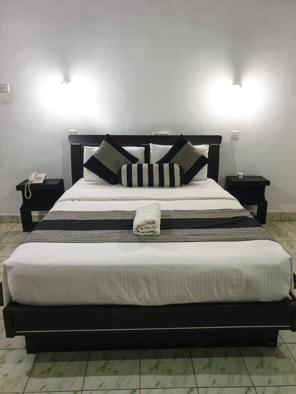 Saji-Sami Hotel Anuradhapura Exteriör bild