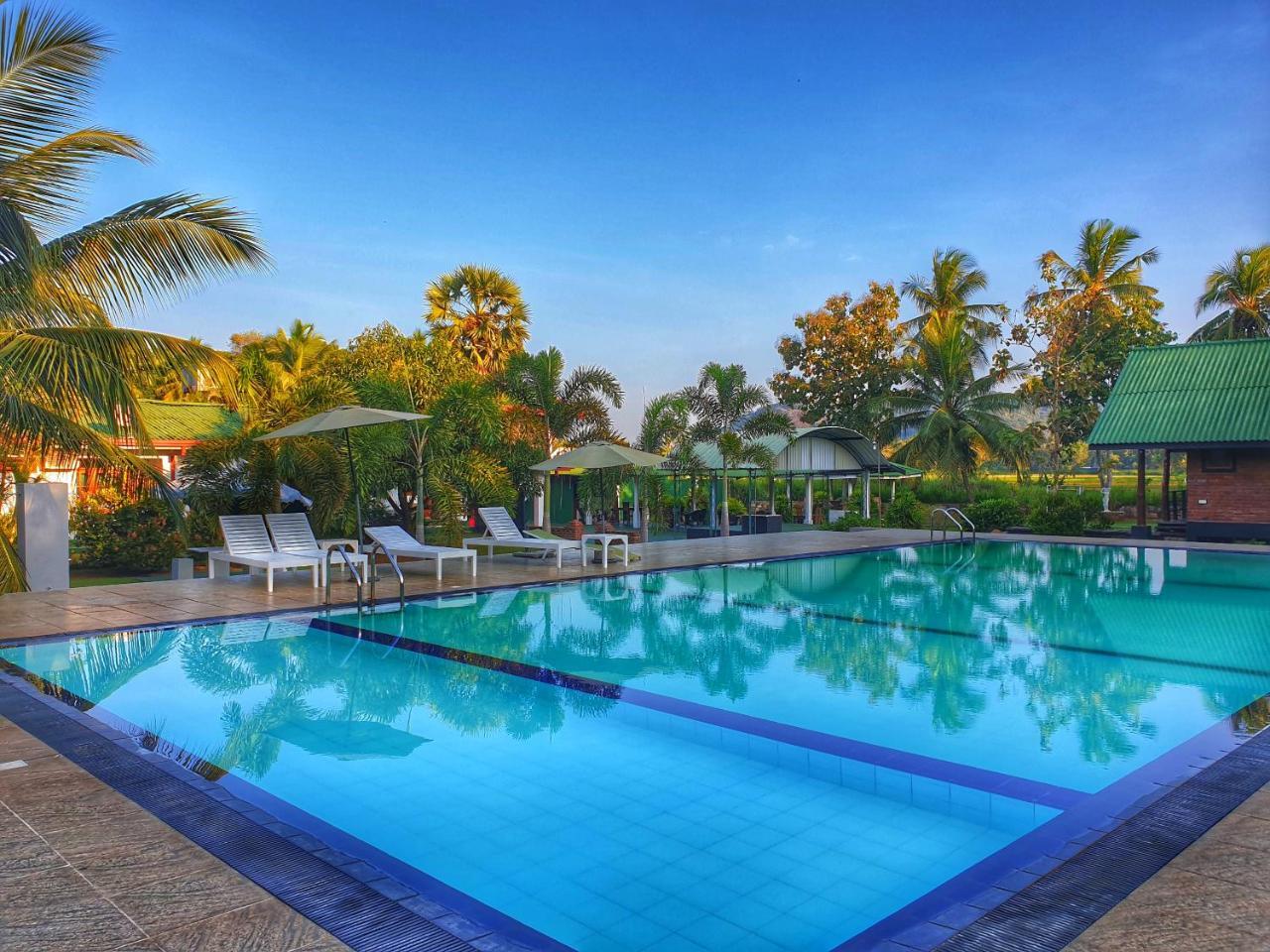 Saji-Sami Hotel Anuradhapura Exteriör bild