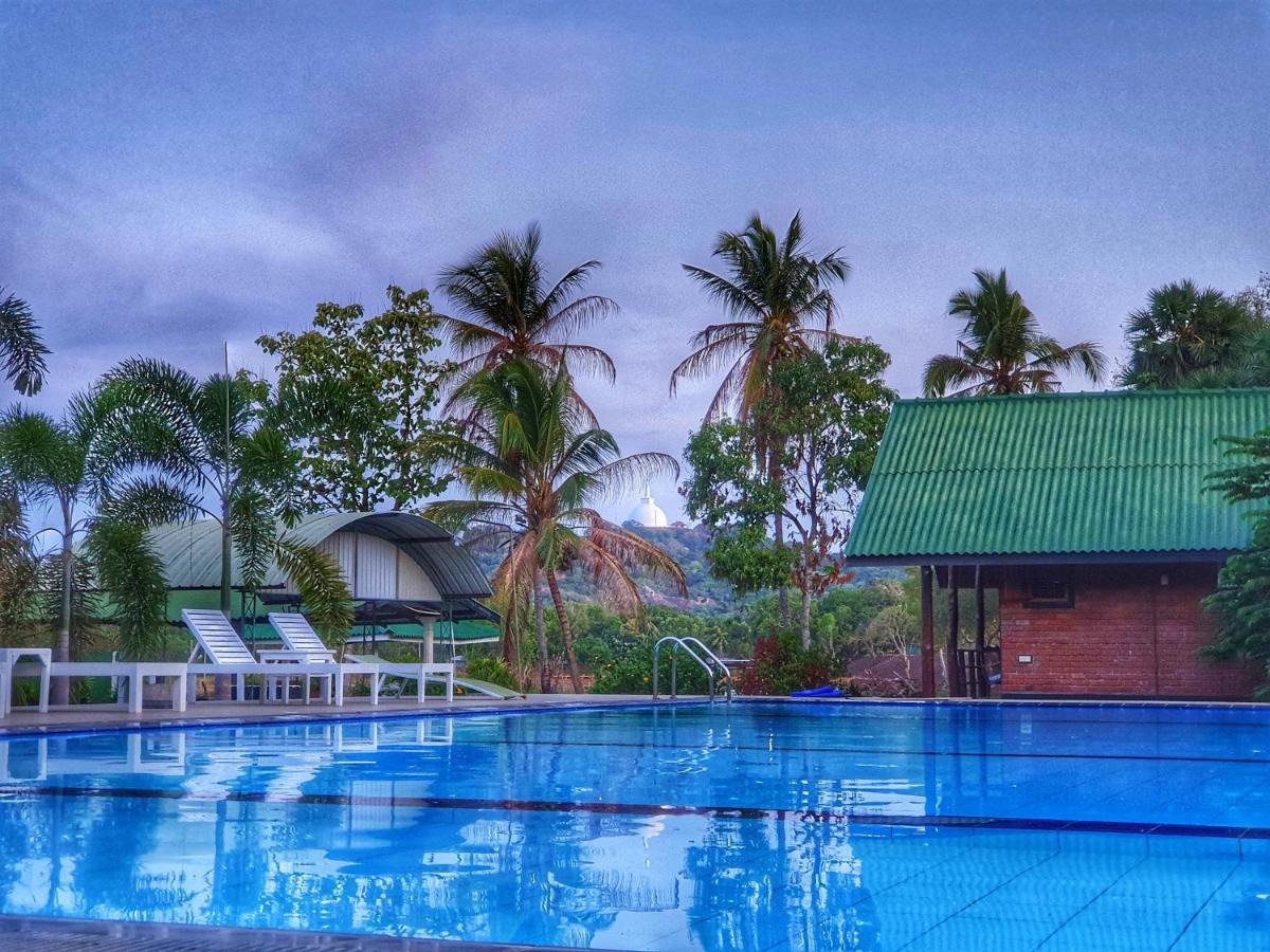 Saji-Sami Hotel Anuradhapura Exteriör bild